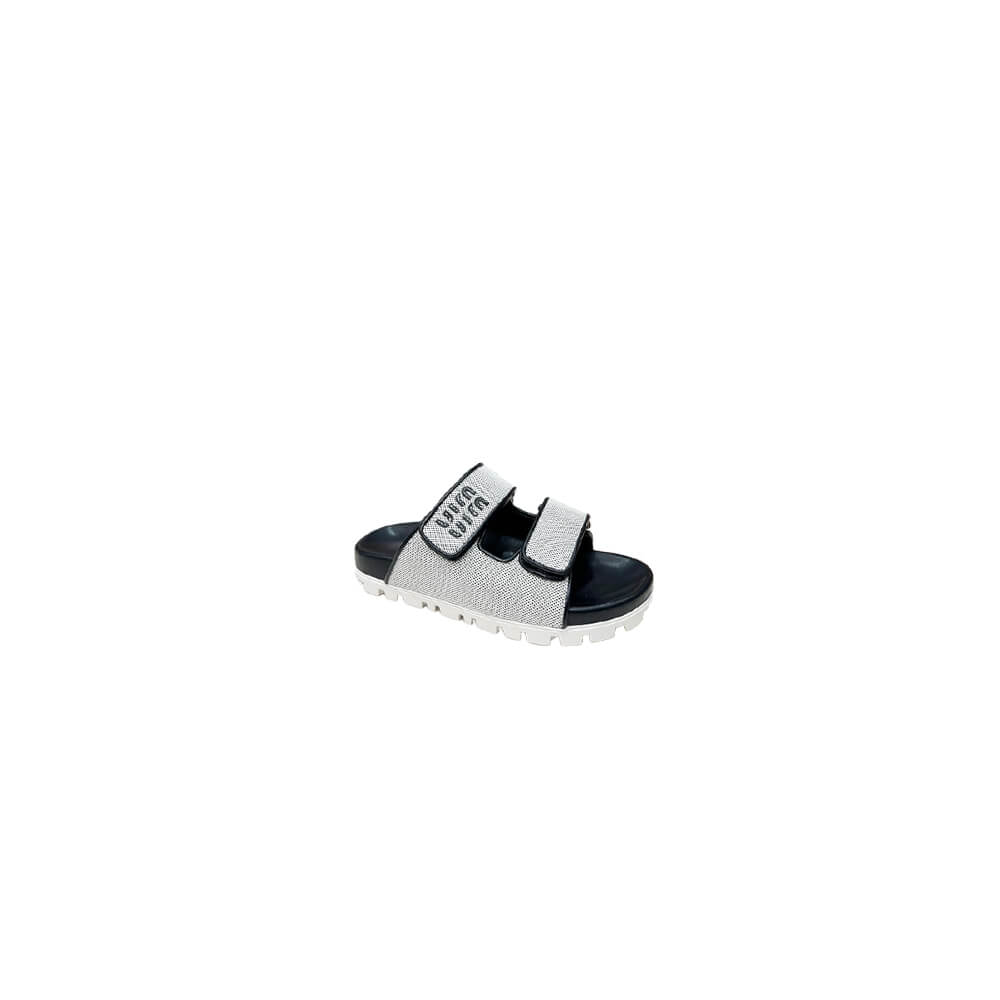 MiuMiu Canvas slides